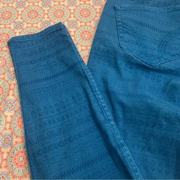Hollister Blue Low Rise Skinny Jeans w/ Zipper Pockets and Aztec Design - Picture 7 of 7